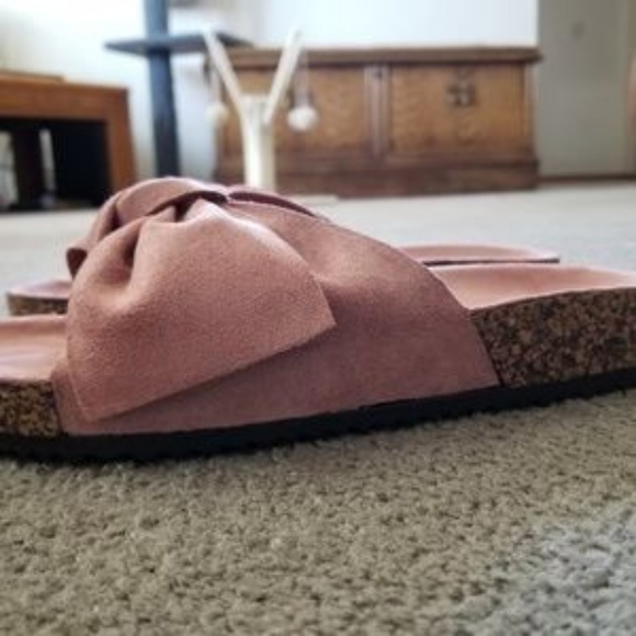 Forever Faux Suede Bow Accent Sandals Flats NIB - Picture 3 of 7